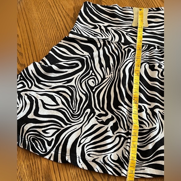 Ladies Zebra Fashion Set (4) Piece: Top, Skirt, Pocketbook & Lanyard 🦓 - Picture 12 of 16